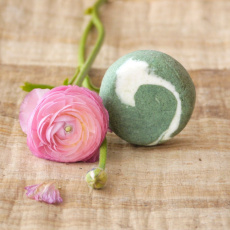 PONIO Festes Shampoo Brennnessel Zuckerpfingstrose 60 g Verfallsdatum 30.3.2026