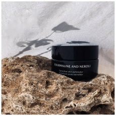 Yage Nr. 2 Sanftes Peeling mit Turmalin-Edelstein und Neroli 50 ml