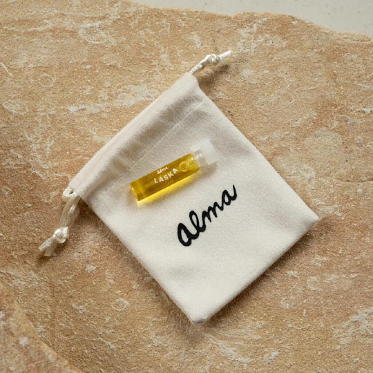 Alma Vzoreček Přírodní olejový parfém Láska 1,5 ml Alma Vzoreček Přírodní olejový parfém Láska 1,5 ml