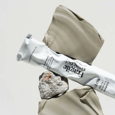 Fragile Glow Regenerierendes und feuchtigkeitsspendendes Shampoo 100 ml Fragile Glow Regenerierendes und feuchtigkeitsspendendes Shampoo 100 ml